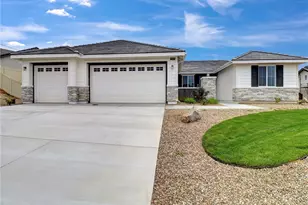 35881 Wildwood Crest Dr, Yucaipa, CA 92399 - Photo 2