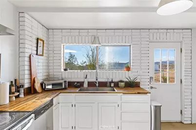 60611 Birdie Ln, Landers, CA 92285 - Photo 6
