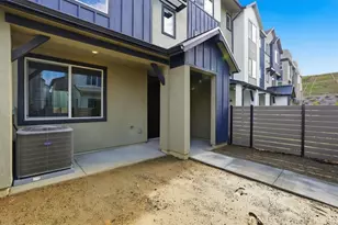 27321 Bear Creek Ln, Valencia, CA 91381 - Photo 2