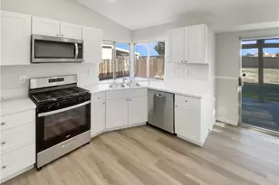 13197 Snowview Rd, Victorville, CA 92392 - Photo 2