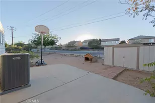 9426 Tamarisk, Hesperia, CA 92345 - Photo 38