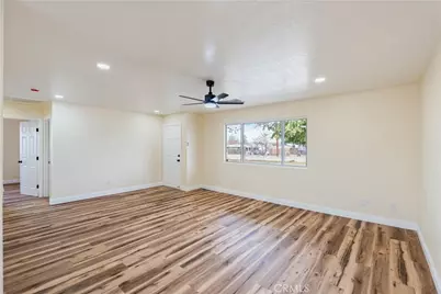 11426 Tamarisk, Hesperia, CA 92345 - Photo 8