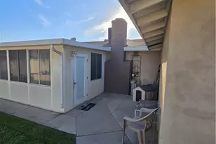 8725 Boxwood Ct, Fontana, CA 92335 - Photo 34