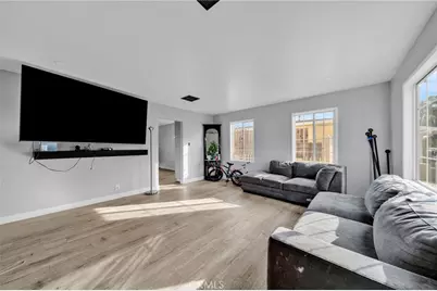 7044 Nestle Avenue, Reseda, CA 91335 - Photo 4