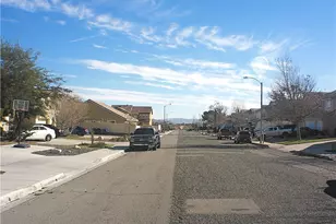 14406 Tawney Ridge Ln, Victorville, CA 92394 - Photo 4