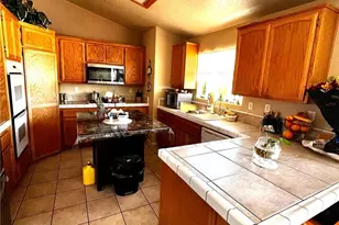 17429 Trinity Dr, Hesperia, CA 92345 - Photo 8