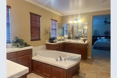 30085 Trois Valley, Murrieta, CA 92563 - Photo 16