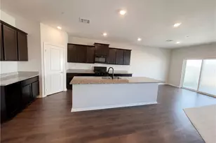 16818 Desert Willow St, Victorville, CA 92394 - Photo 2