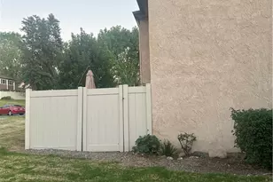 2052 Ashwood Ct, San Bernardino, CA 92404 - Photo 8