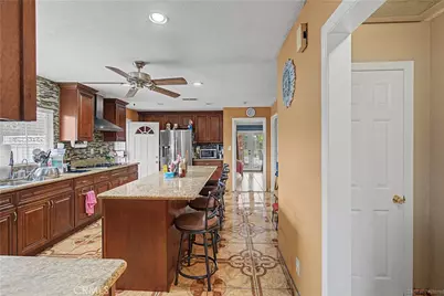 9824 Linden Avenue, Bloomington, CA 92316 - Photo 14