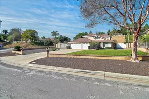 10849 Morning View Ct, Riverside, CA 92505 - Photo 4