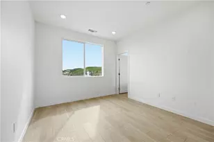 27329 Bear Creek Ln, Valencia, CA 91381 - Photo 22