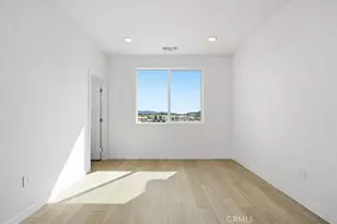 27341 Bear Creek Ln, Valencia, CA 91381 - Photo 22