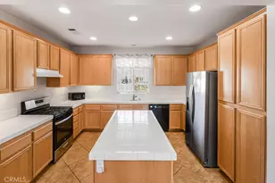 8466 Hoover Ct, Oak Hills, CA 92344 - Photo 8