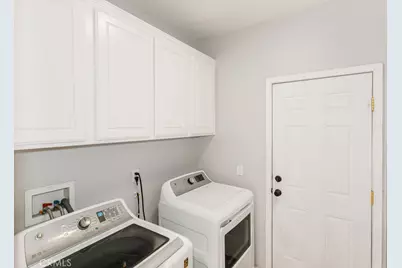 8466 Hoover Court, Oak Hills, CA 92344 - Photo 16