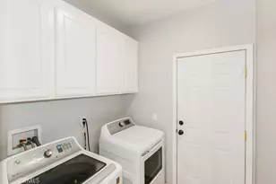 8466 Hoover Ct, Oak Hills, CA 92344 - Photo 16