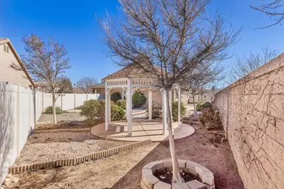 8466 Hoover Court, Oak Hills, CA 92344 - Photo 34