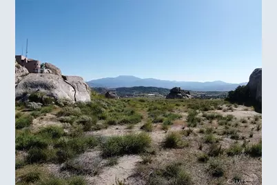 23698 Tapatia, Homeland, CA 92548 - Photo 16