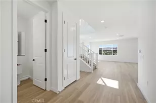 23704 Wilcox Dr, Newhall, CA 91321 - Photo 2