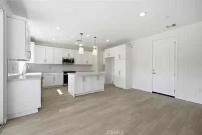 23704 Wilcox Drive, Newhall, CA 91321 - Photo 6