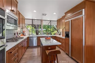 2023 Arroyo Dr, Riverside, CA 92506 - Photo 32