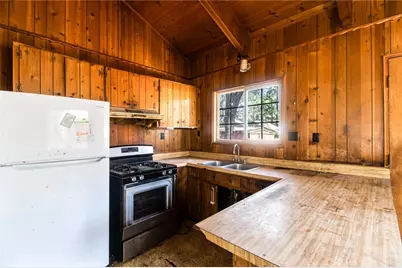 427 Holmes, Sugarloaf, CA 92386 - Photo 6