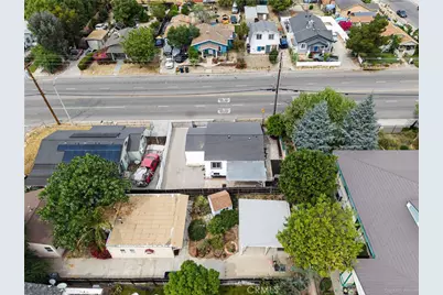 215 W Lugonia Ave, Redlands, CA 92374 - Photo 32