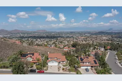 16668 Lake Knoll, Riverside, CA 92503 - Photo 14