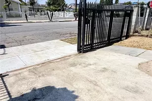 11154 Towne, Los Angeles, CA 90061 - Photo 54