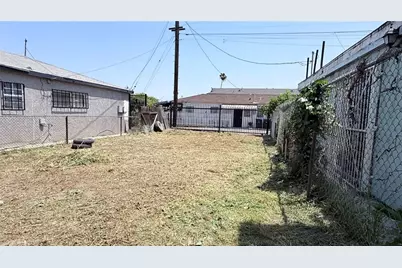 11154 Towne, Los Angeles, CA 90061 - Photo 50
