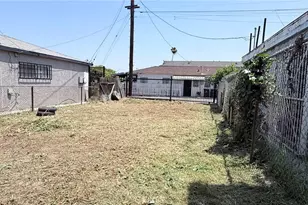 11154 Towne, Los Angeles, CA 90061 - Photo 50