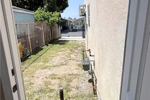 11154 Towne, Los Angeles, CA 90061 - Photo 52