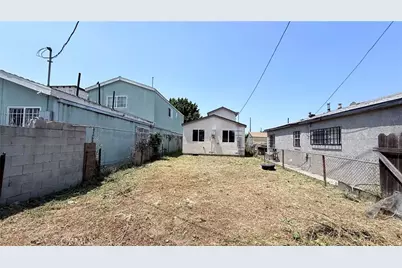 11154 Towne, Los Angeles, CA 90061 - Photo 46