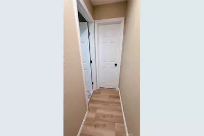 11154 Towne, Los Angeles, CA 90061 - Photo 32