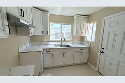 11154 Towne, Los Angeles, CA 90061 - Photo 16