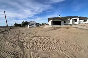 12911 Corton, Phelan, CA 92371 - Photo 2