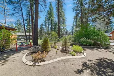 1004 Wendy Avenue, Big Bear City, CA 92314 - Photo 10
