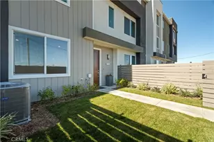 27318 Bear Creek Ln, Valencia, CA 91381 - Photo 2