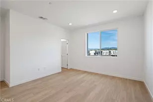 27318 Bear Creek Ln, Valencia, CA 91381 - Photo 20