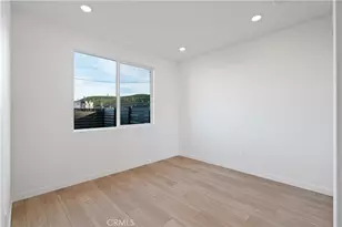 27318 Bear Creek Ln, Valencia, CA 91381 - Photo 4