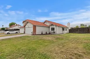 27870 Fieldstone Dr, Highland, CA 92346 - Photo 2