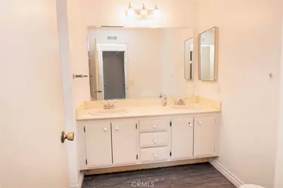 2001 W San Lorenzo, Santa Ana, CA 92704 - Photo 32