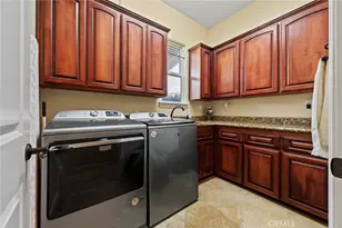 9609 Equestrian Dr, Riverside, CA 92503 - Photo 22