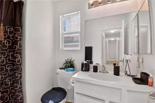 15370 Twinberry Ct, Fontana, CA 92336 - Photo 26
