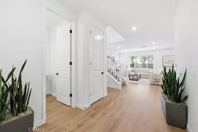 23712 Wilcox Drive, Newhall, CA 91321 - Photo 4