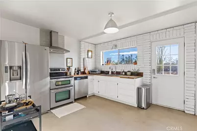 60611 Birdie Ln, Landers, CA 92285 - Photo 8