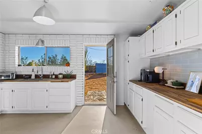 60611 Birdie Ln, Landers, CA 92285 - Photo 12