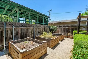 3892 Oakwood Pl, Riverside, CA 92506 - Photo 32