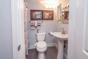 1310 Coronet Dr, Riverside, CA 92506 - Photo 32