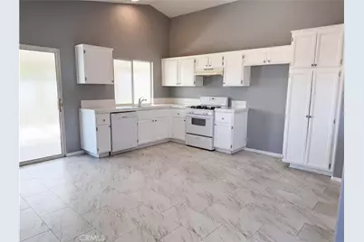 13577 Monterey, Victorville, CA 92392 - Photo 2